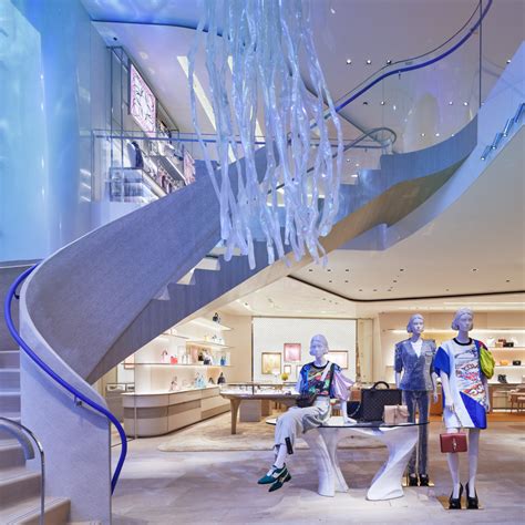 Tokyo: Louis Vuitton flagship store renewal